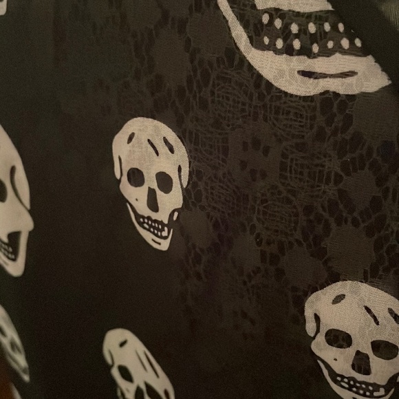 Last Kiss Skull Blouse - Size XS - Picture 5 of 8